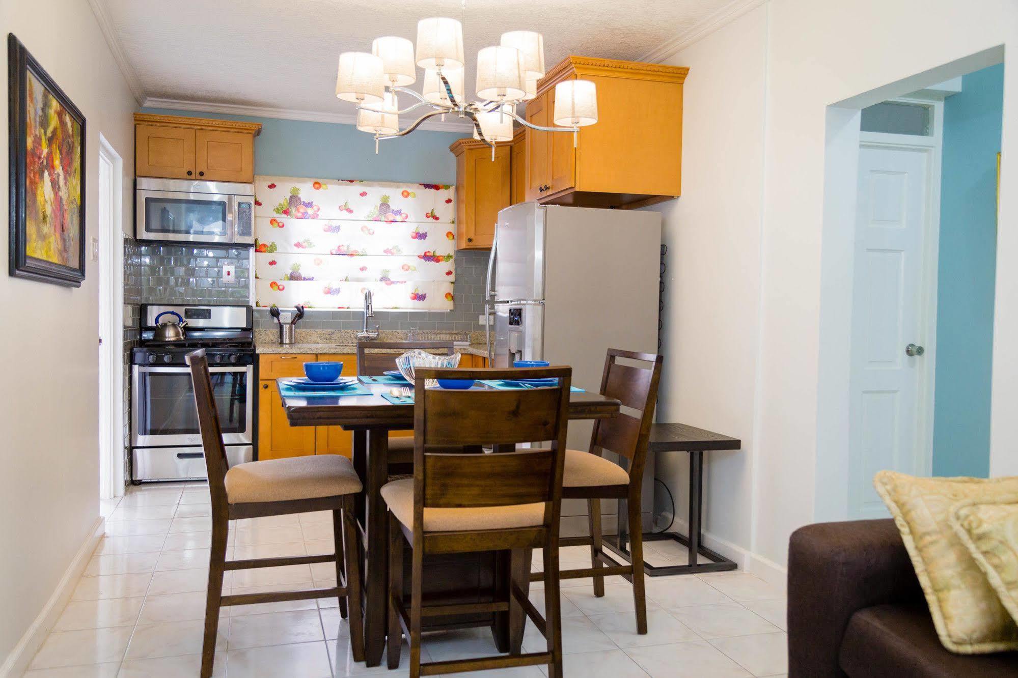 Centrally Located Guest 3* Kingston