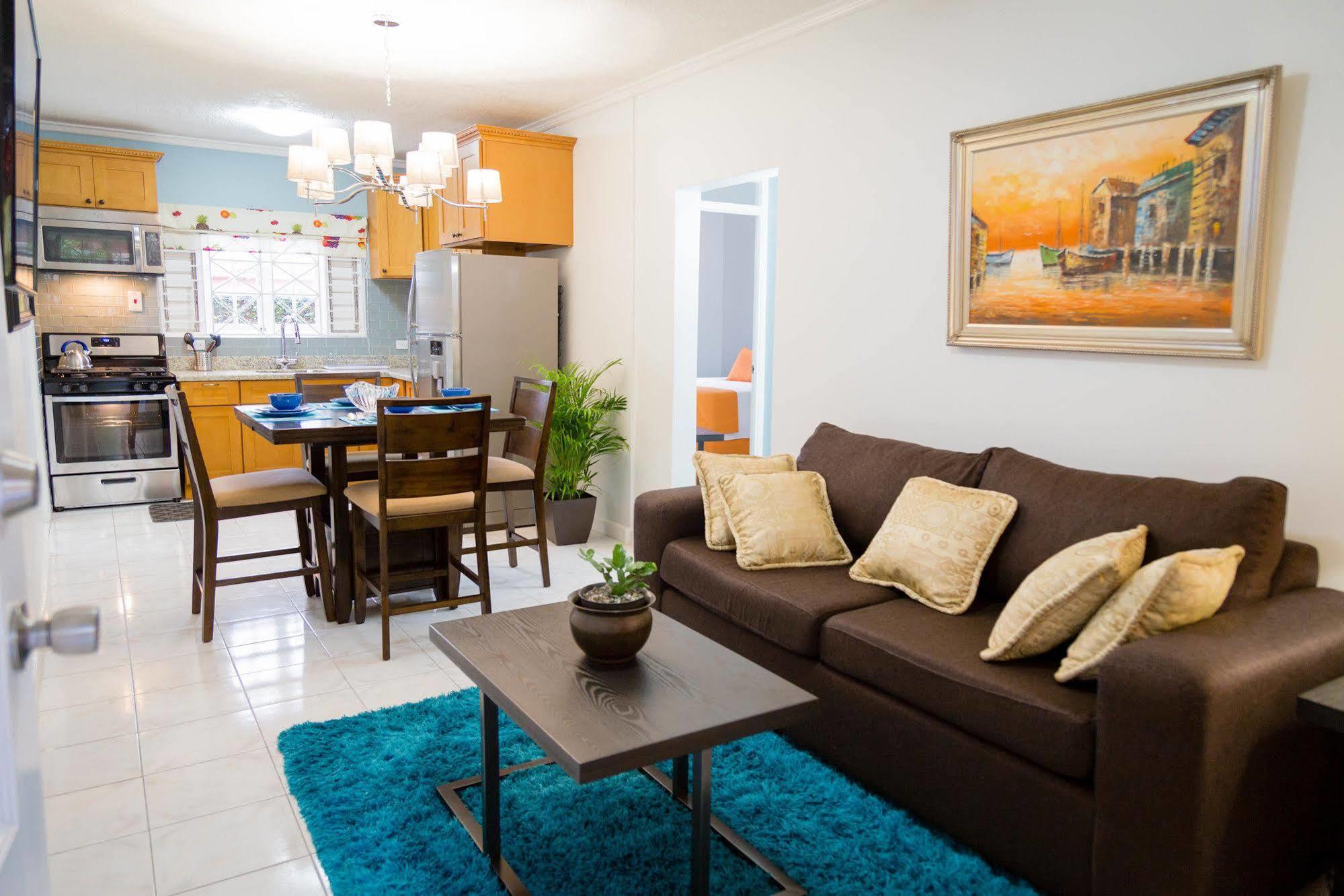 Centrally Located Guest Hotel Kingston