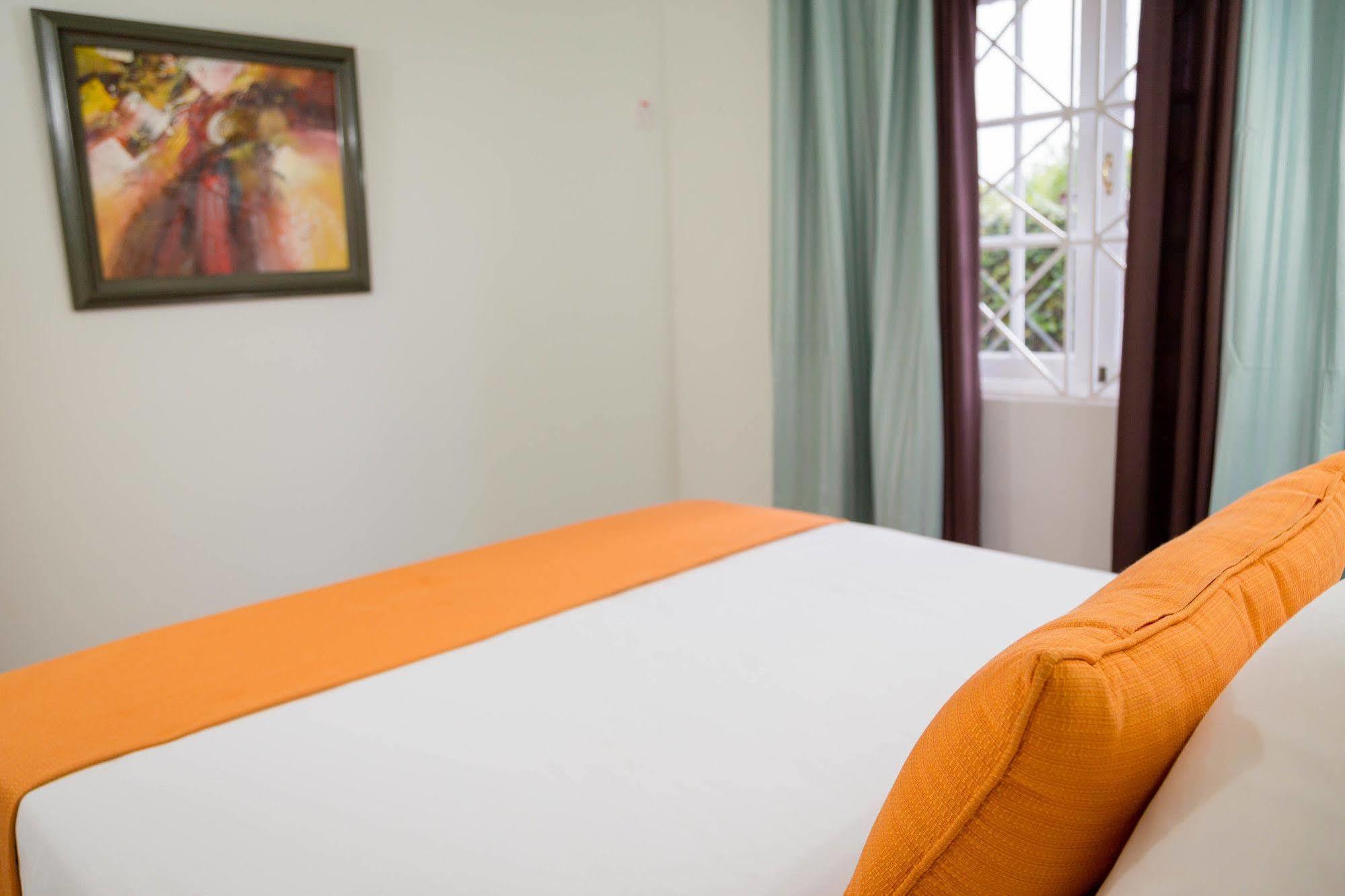 Hotel Centrally Located Guest Kingston