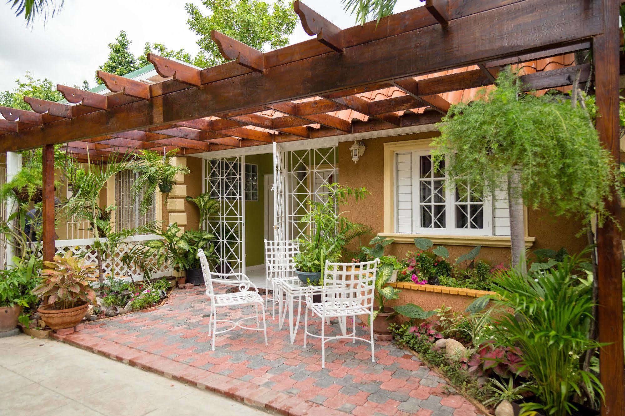 Centrally Located Guest Kingston