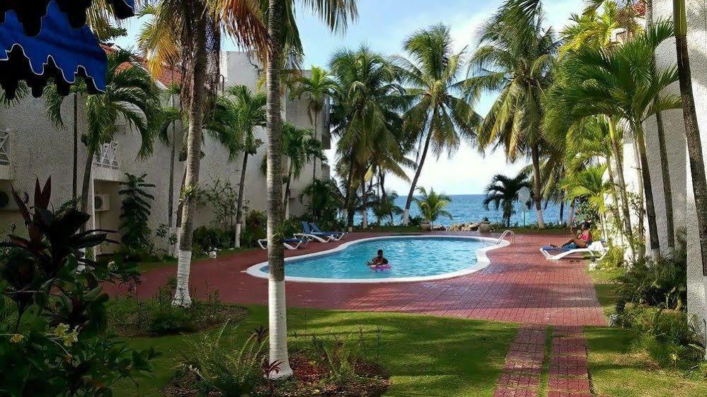 Idyllic Beachfront Apartment Ocho Rios