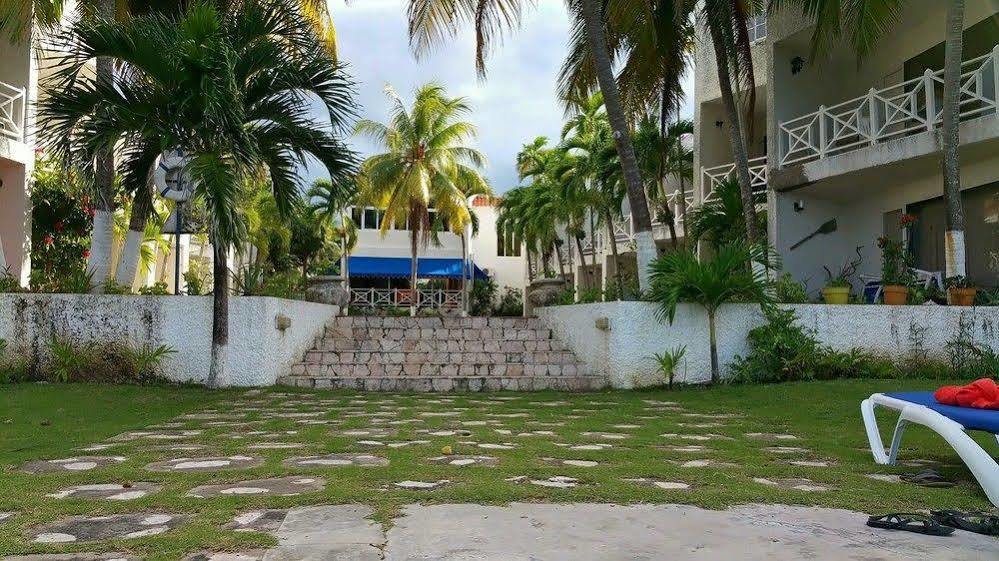 Idyllic Beachfront Apartment Ocho Rios