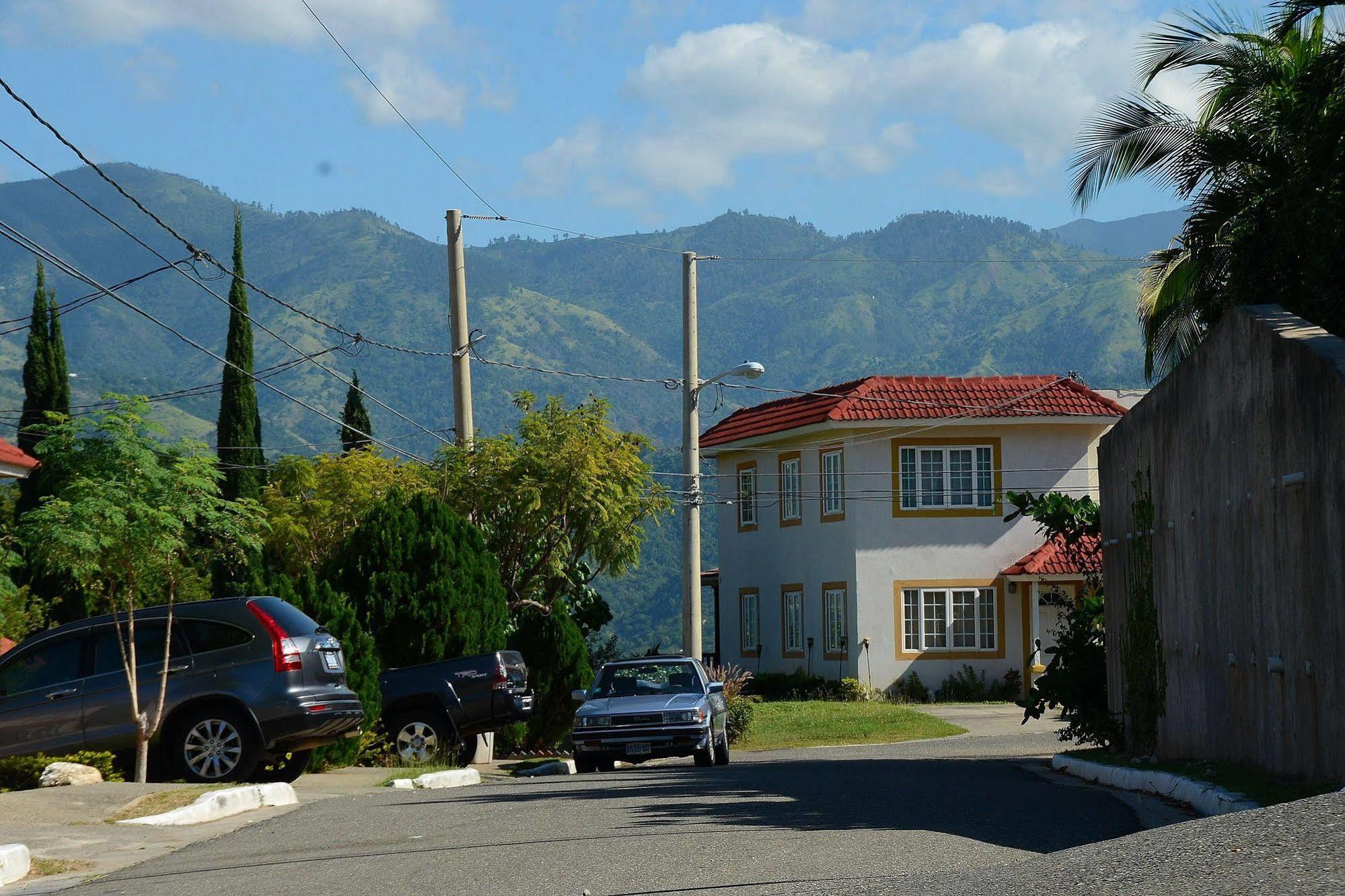 The At Long Mountain Country Club 3* Kingston