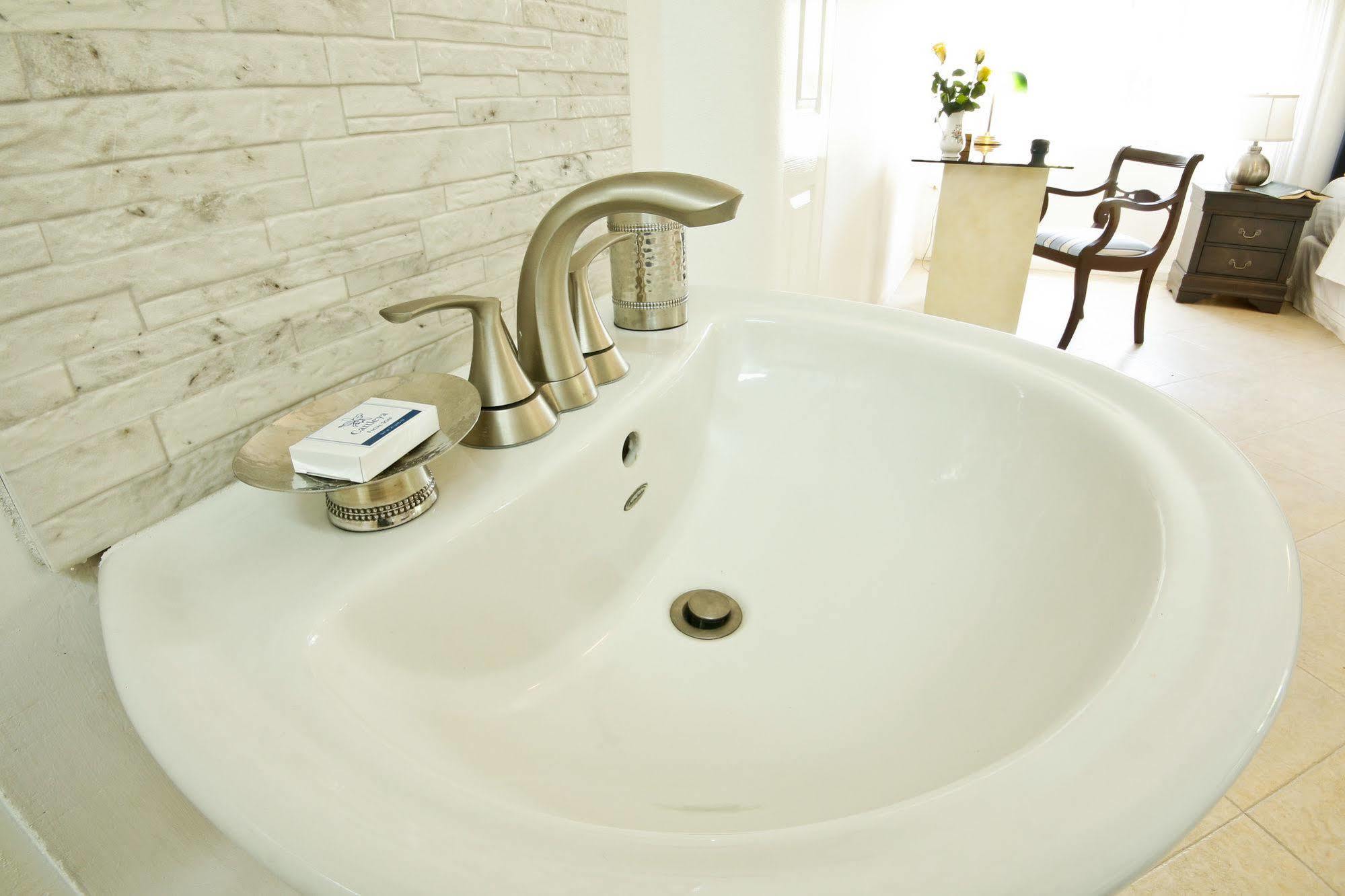 Cattleya Luxury Kingston