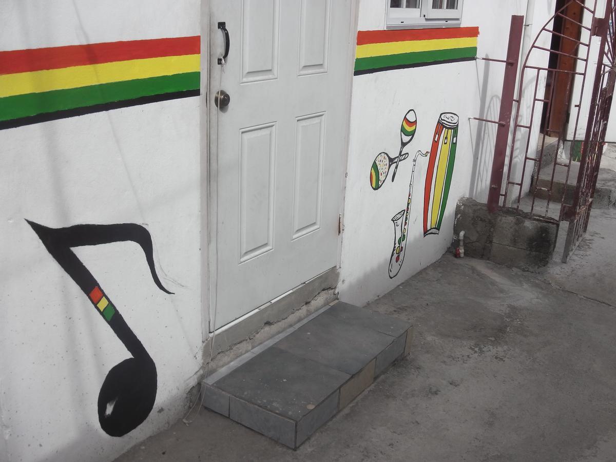 Yardie Inn 2*