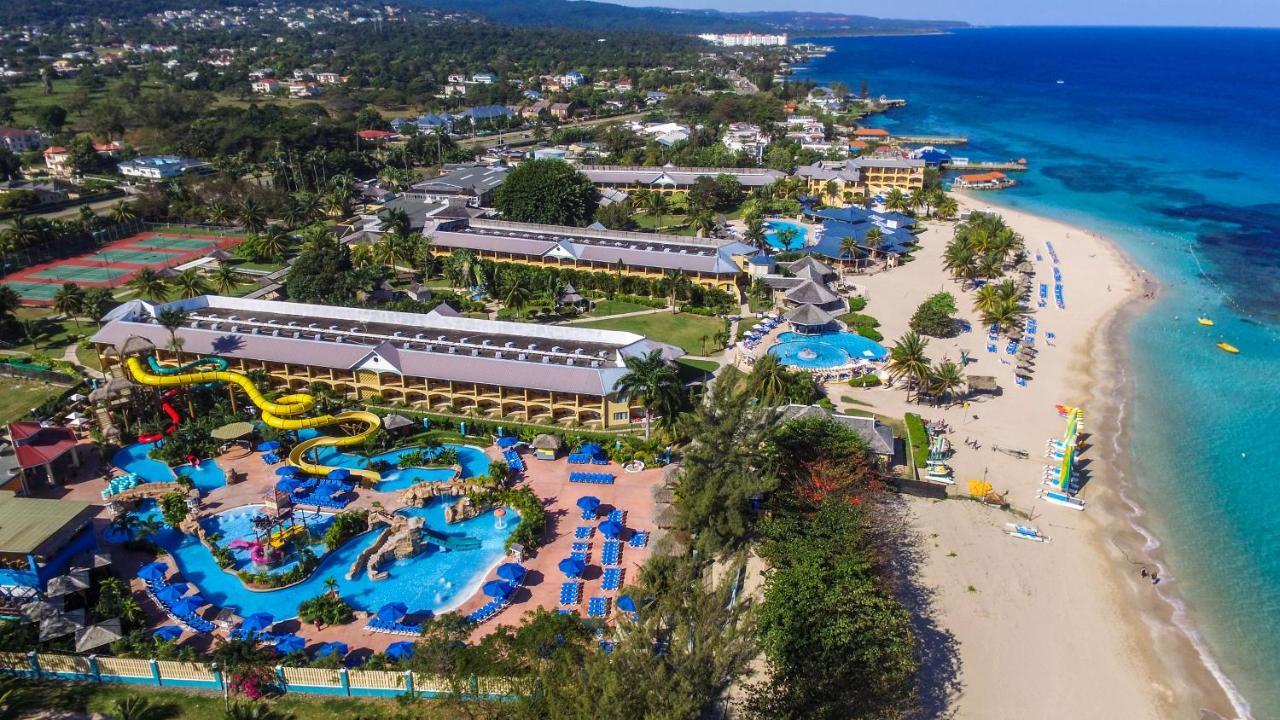 Jewel & Waterpark Resort Runaway Bay
