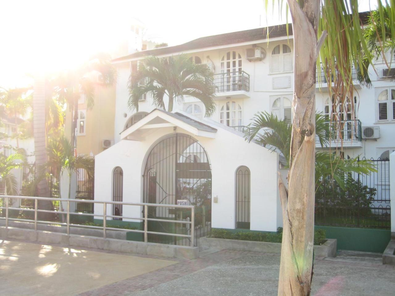 Sandcastle E9 Aparthotel 3*