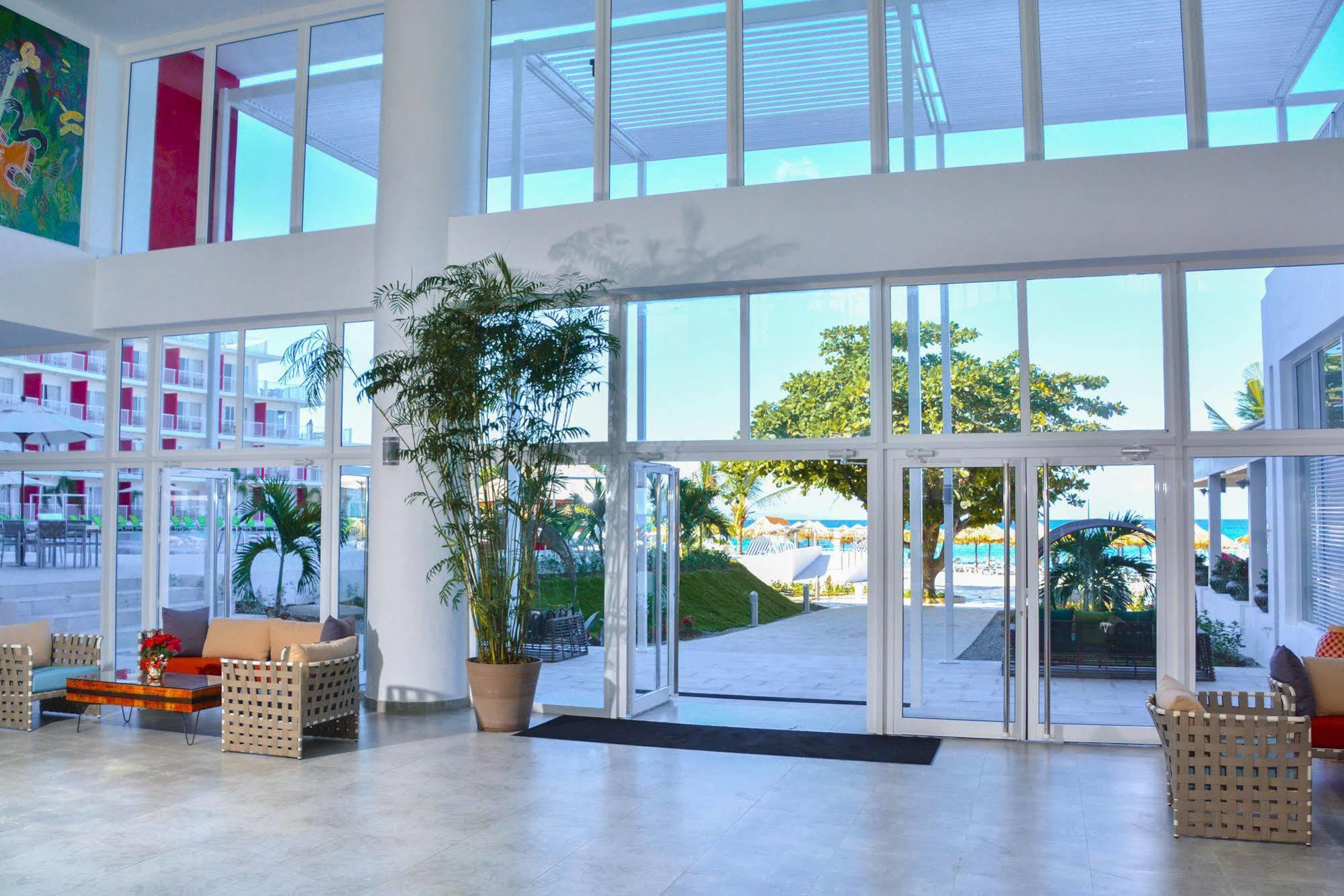 Resort Grand Decameron Cornwall Beach, A Trademark All-Inclusive Resort