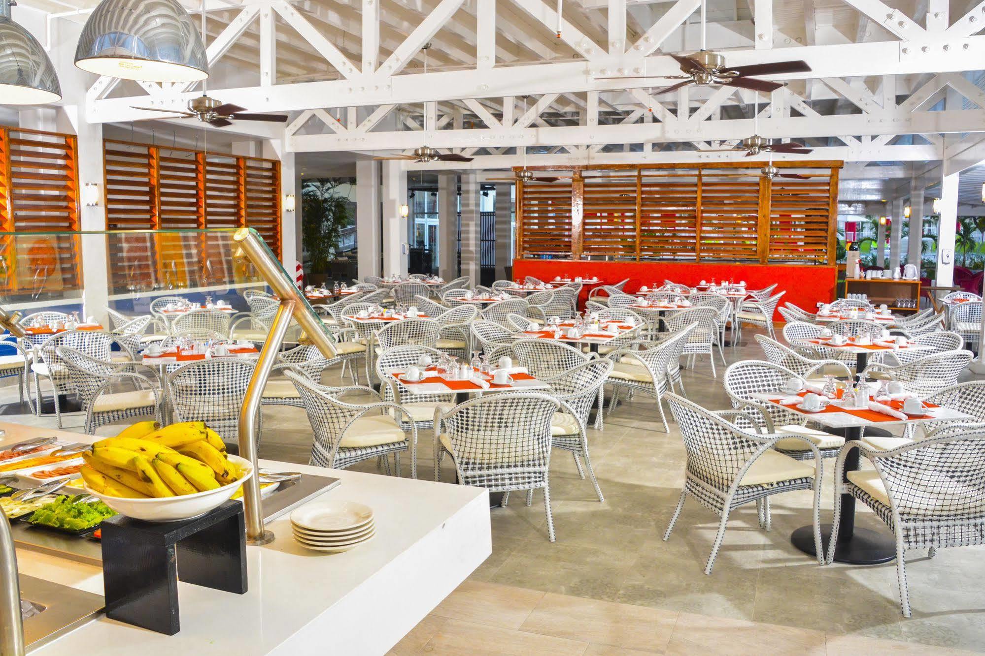 Resort Grand Decameron Cornwall Beach, A Trademark All-Inclusive Resort