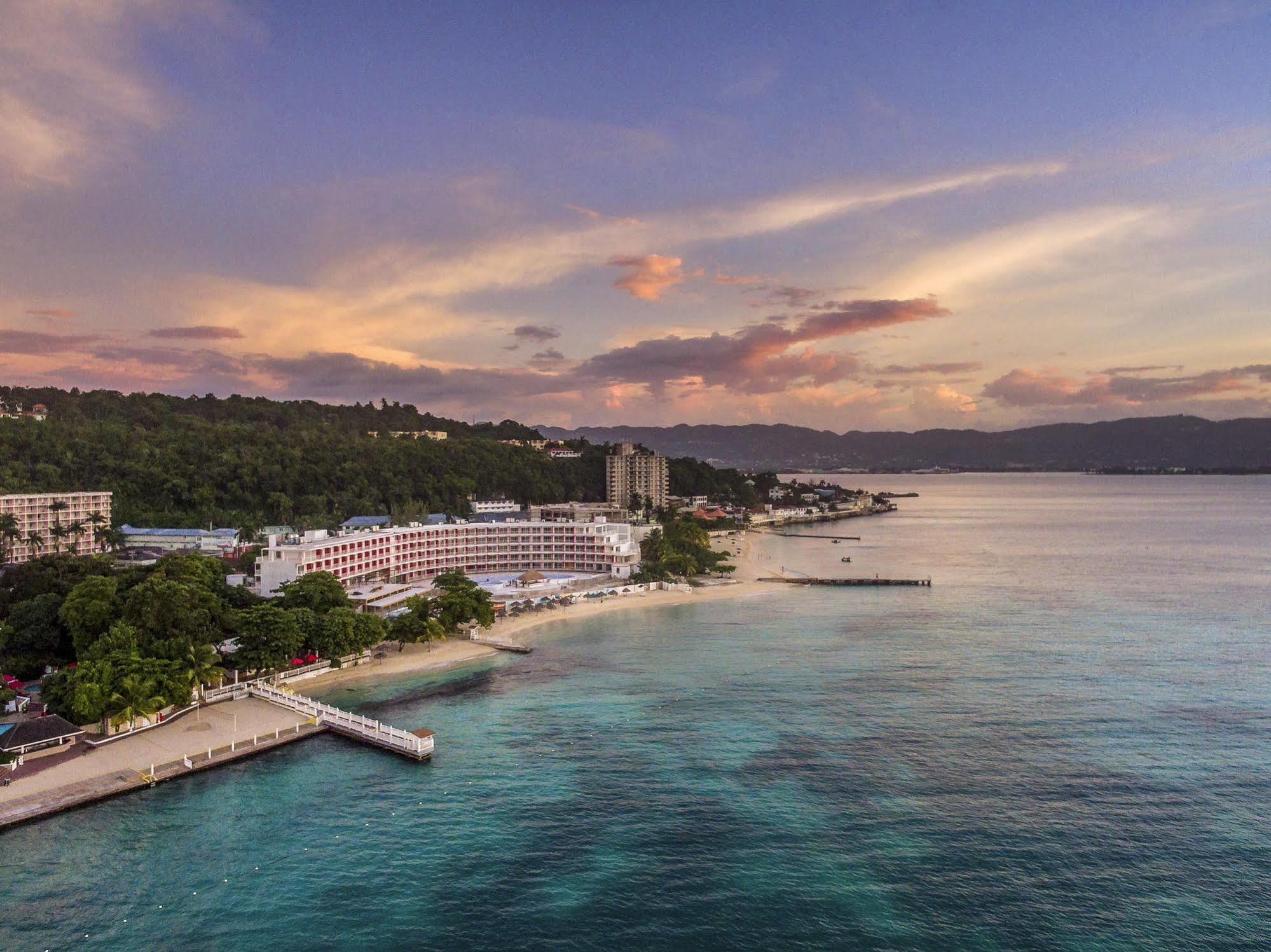 Grand Decameron Cornwall Beach, A Trademark All-Inclusive Resort 4* Montego Bay