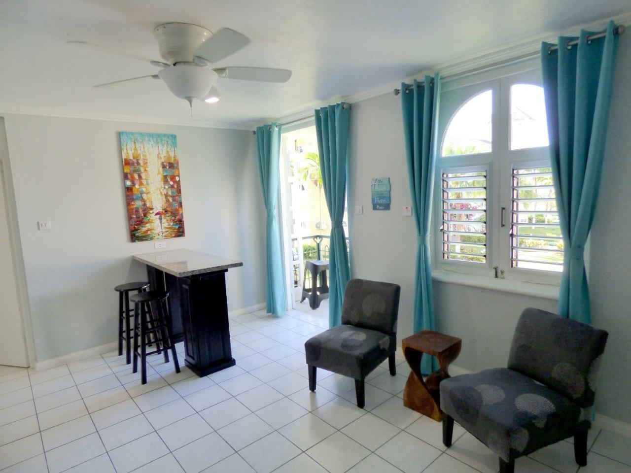One Bedroom A17 *