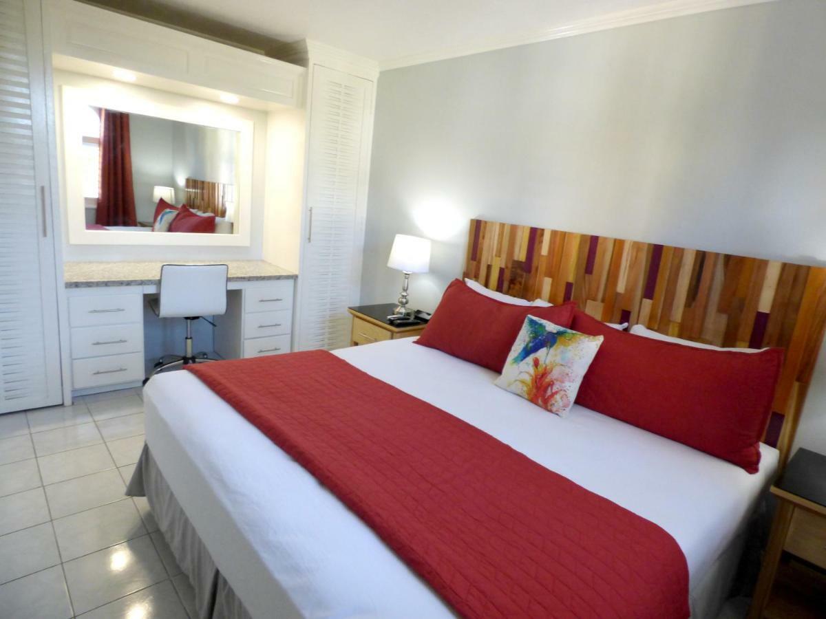 One Bedroom A17 *