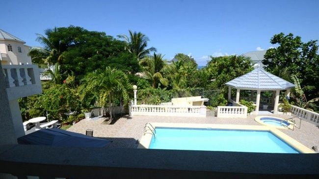 Paradise White House Hotel Tower Isle