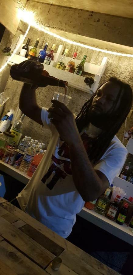 Yardie Inn 2*