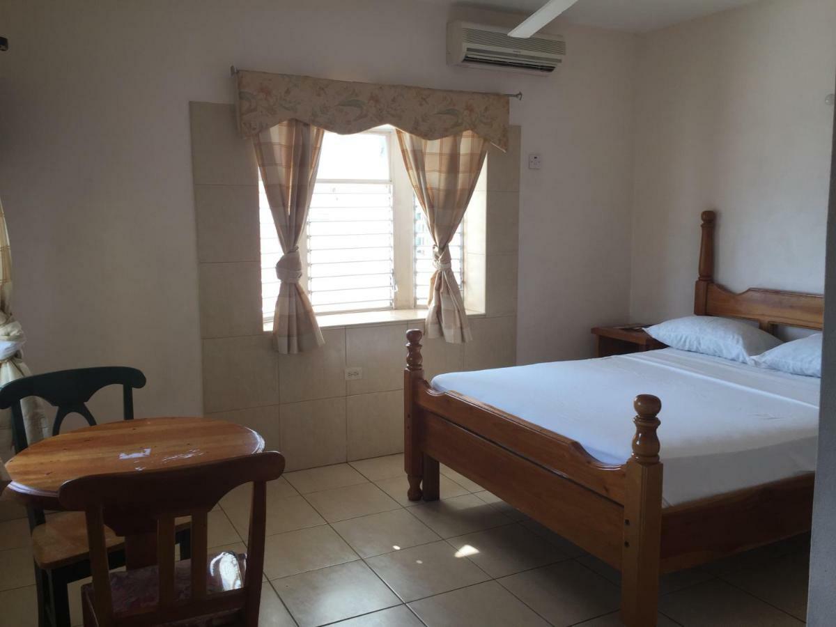 Callie's Beach House Portmore