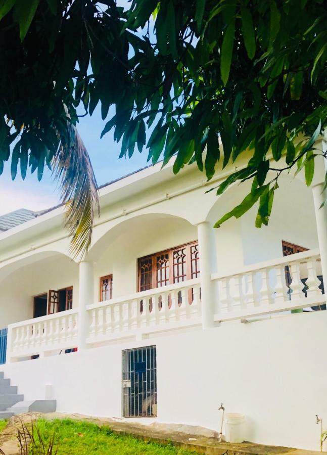 Hylton Enterprise * Negril