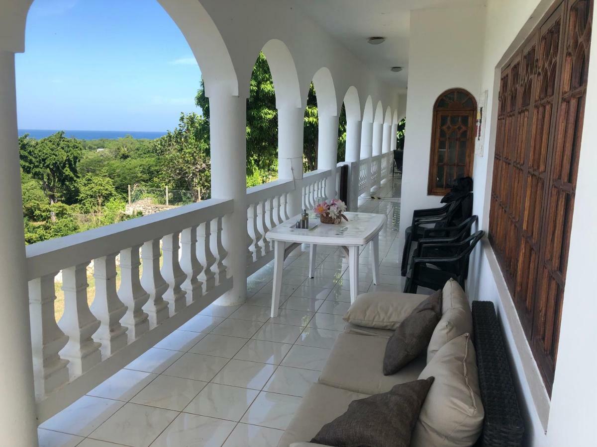 Hylton Enterprise * Negril