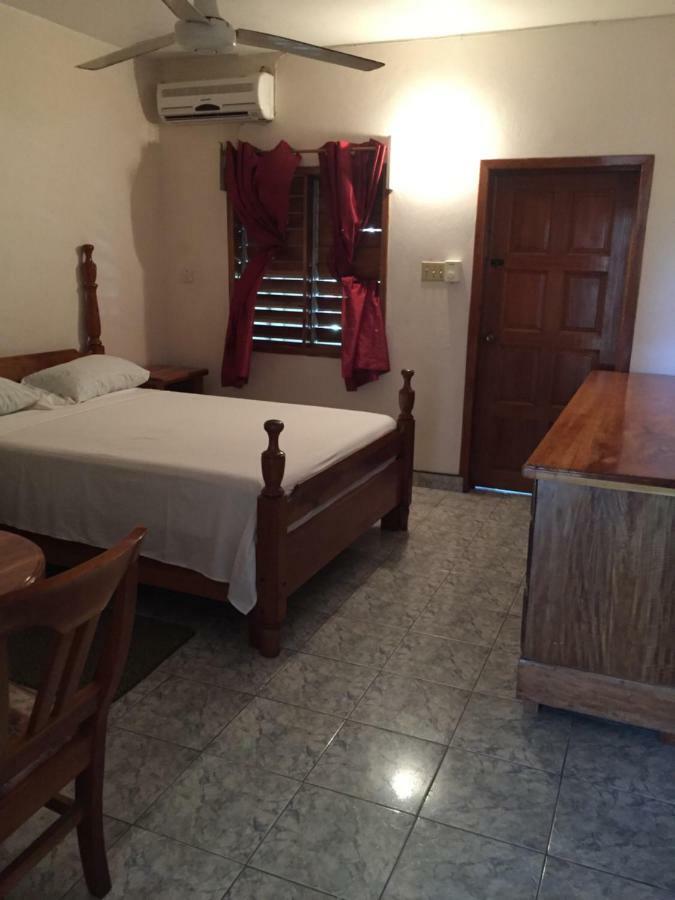 Callie's Beach House Portmore