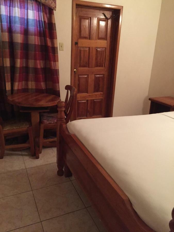 Callie's Beach House Portmore