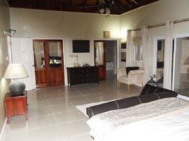 Hotel Paradise White House