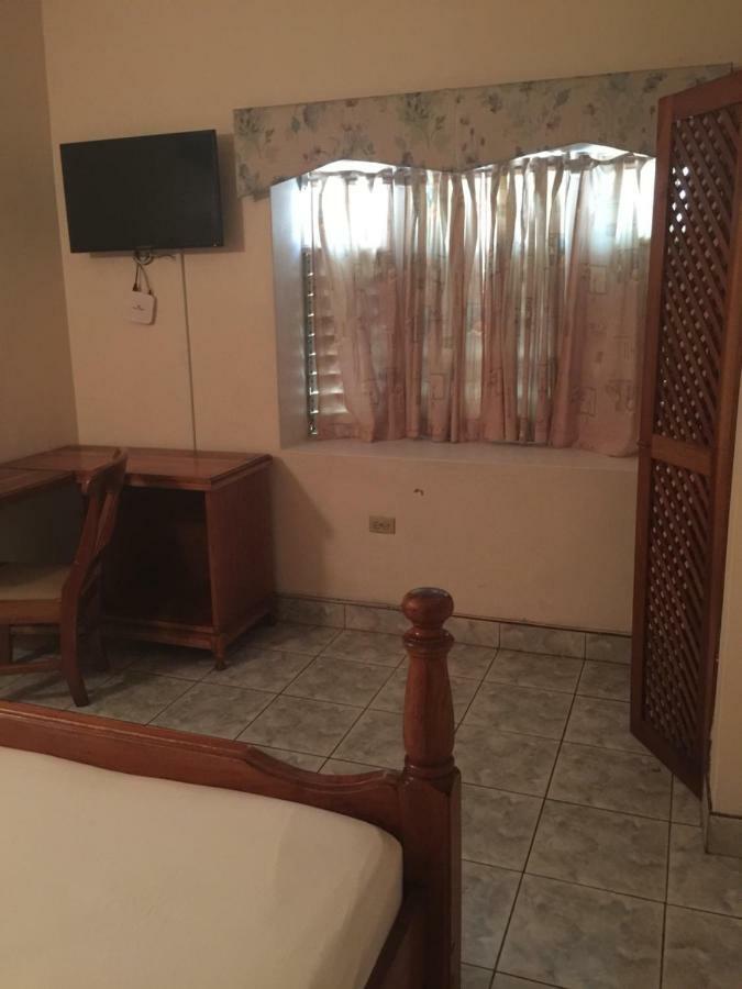 Callie's Beach House Portmore