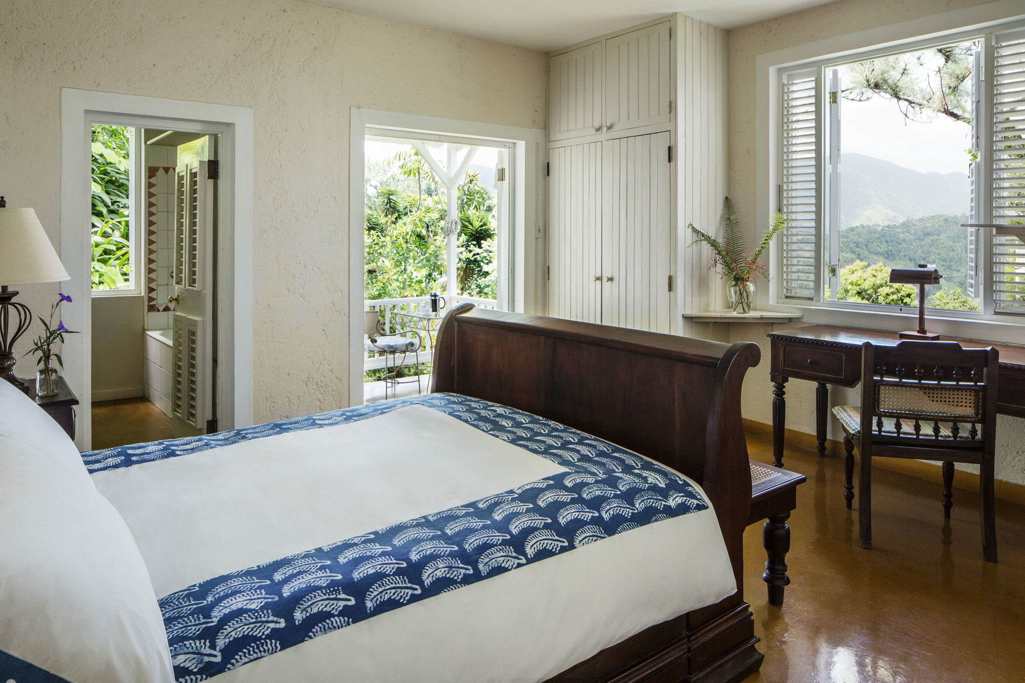Strawberry Hill 4*