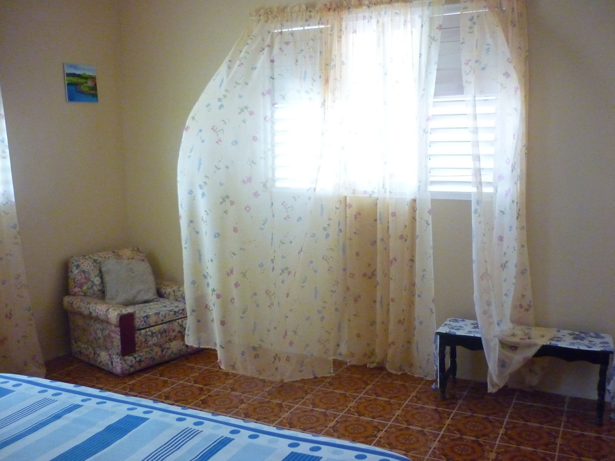 East Bay Villas Guest house 2*