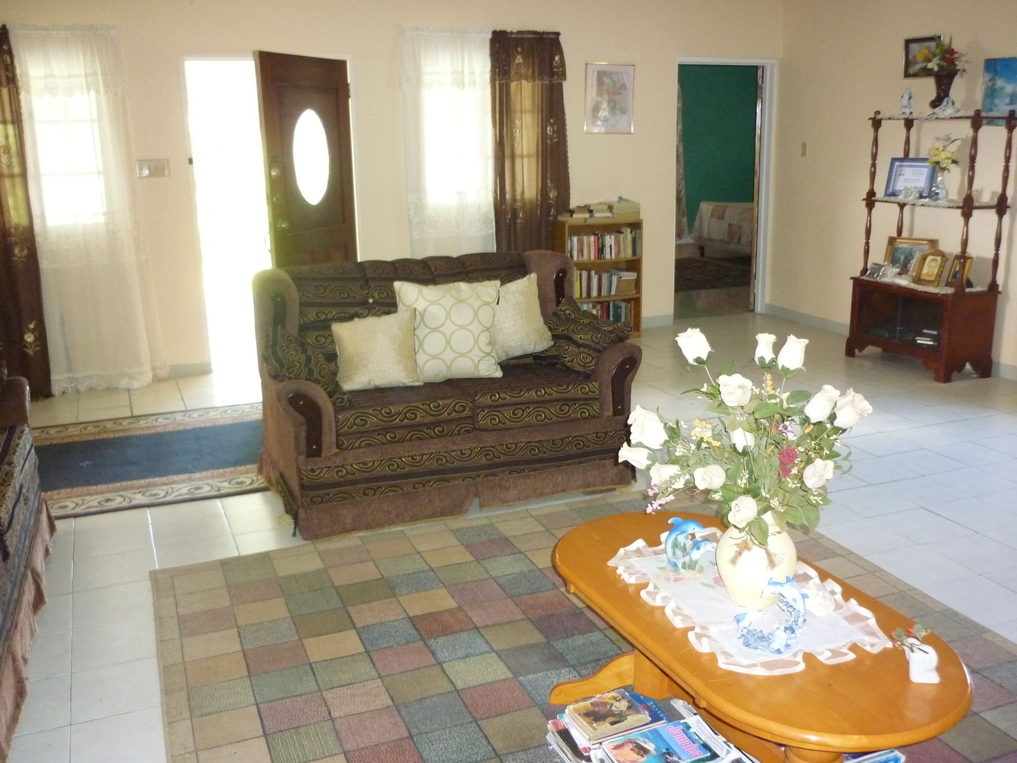 Guest house East Bay Villas 2*