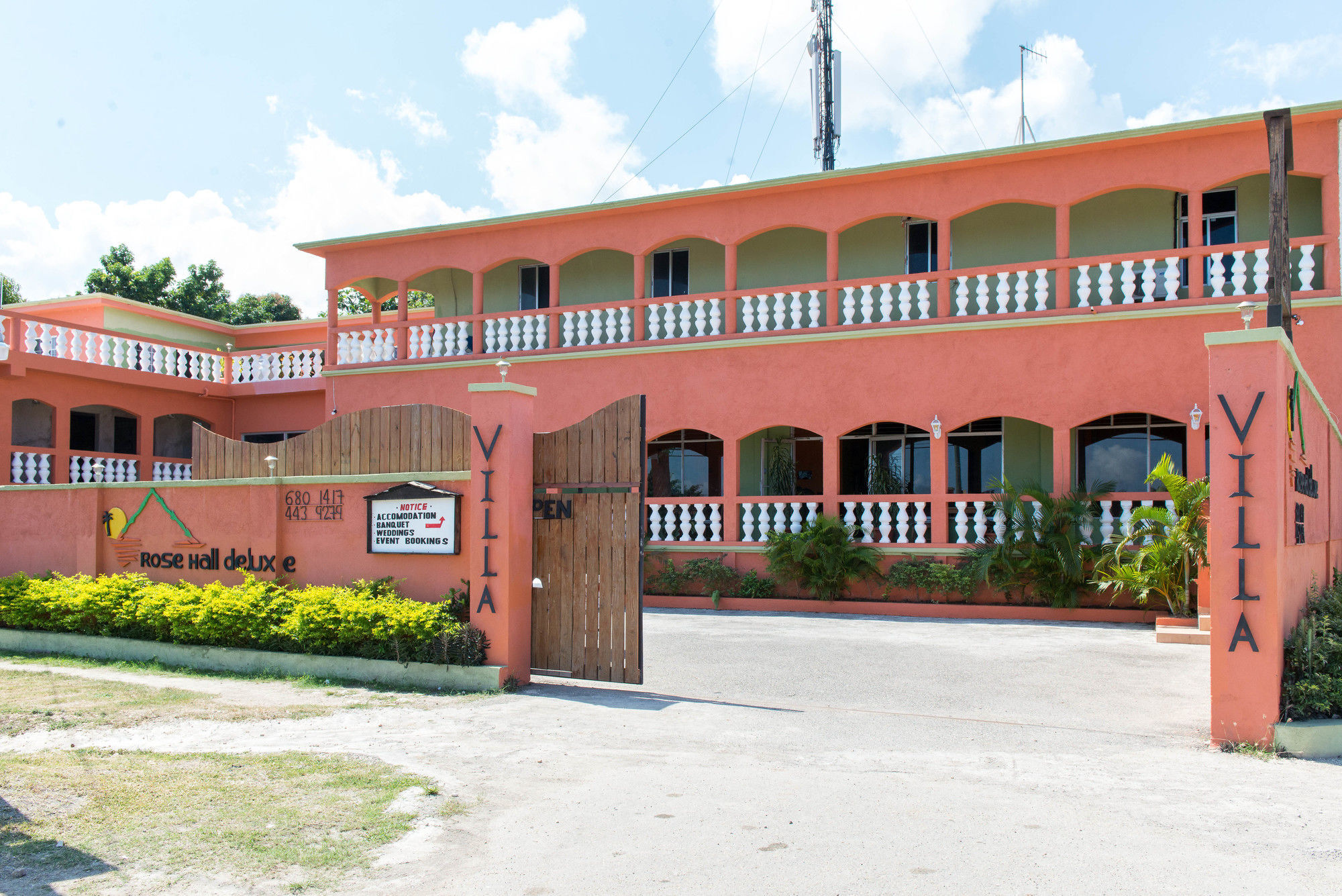 Rosehall Deluxe Bed & Breakfast