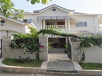 Paradise White House 3*