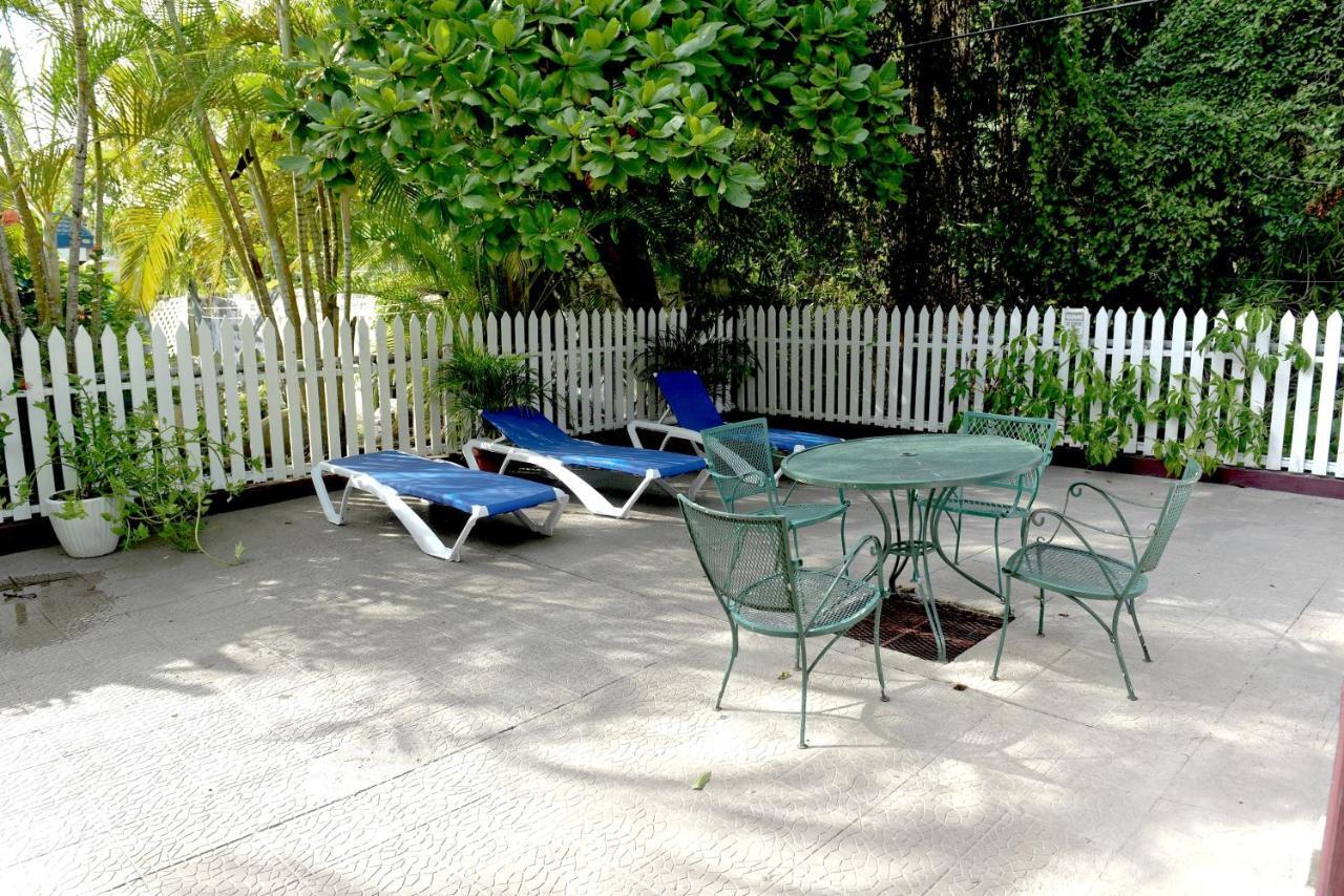 Pineapplesuites Hotel *