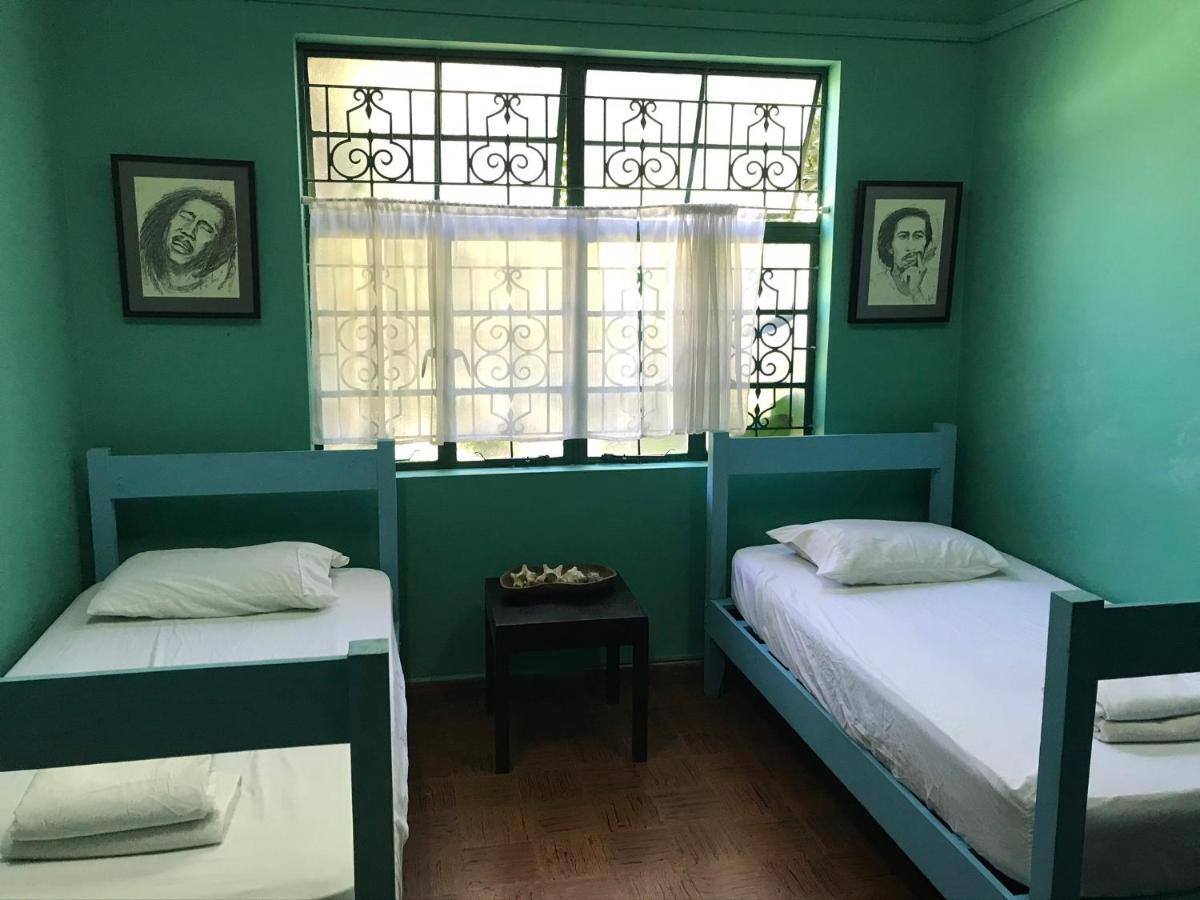 Backpackers * Kingston