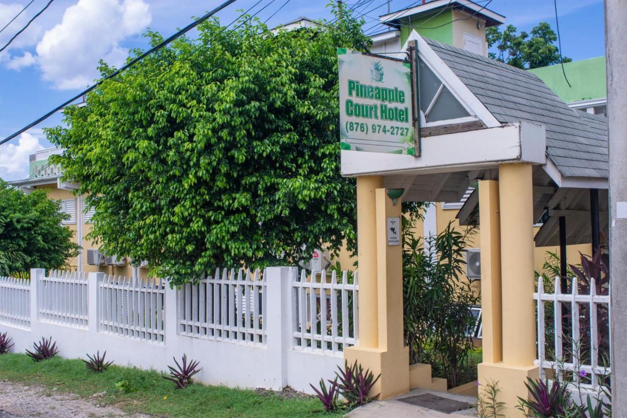 Hotel Pineapple Court