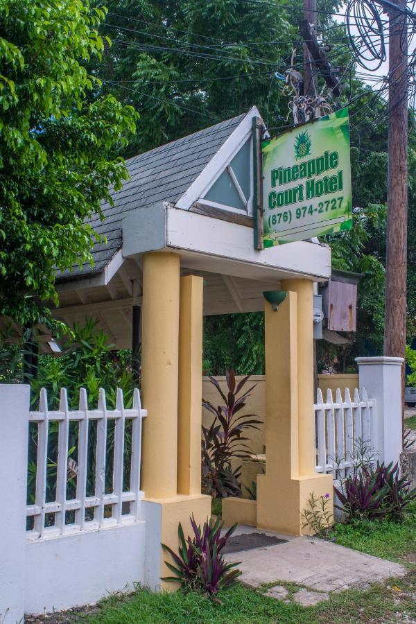 Hotel Pineapple Court