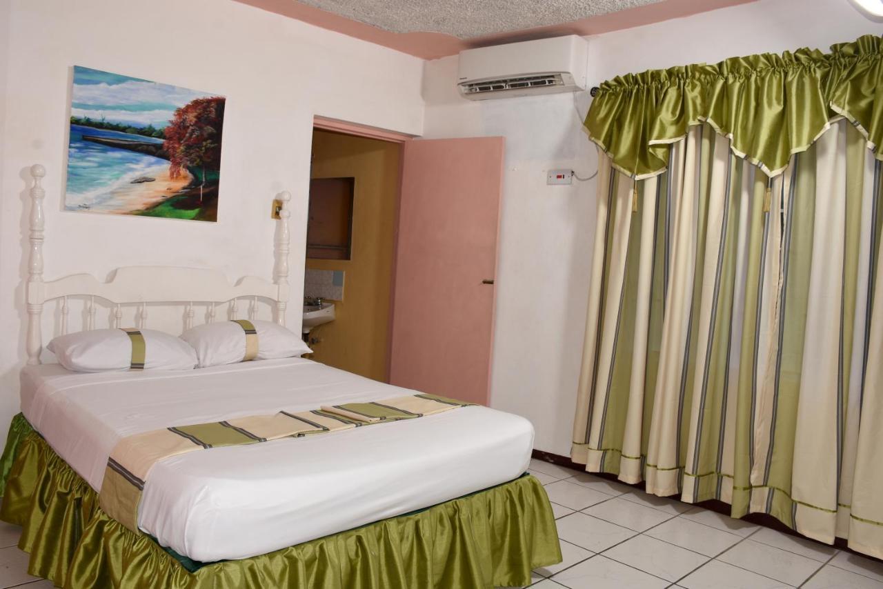 Hotel Marine View Ocho Rios
