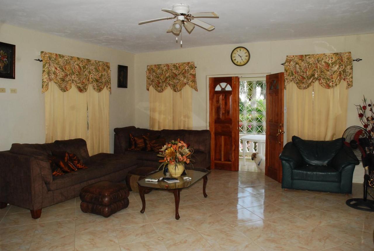 Guest house Casa De *
