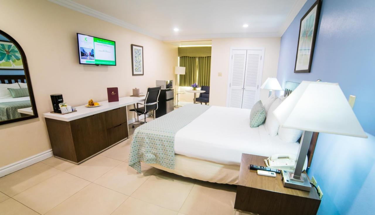 The Knutsford Court 3* Kingston