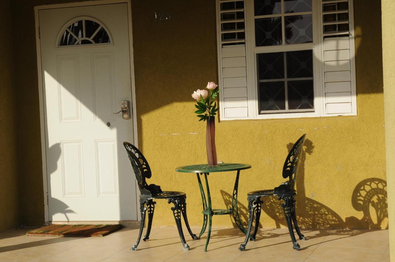 Casa de férias - Drax Hall Country Club 2-bed Luxury