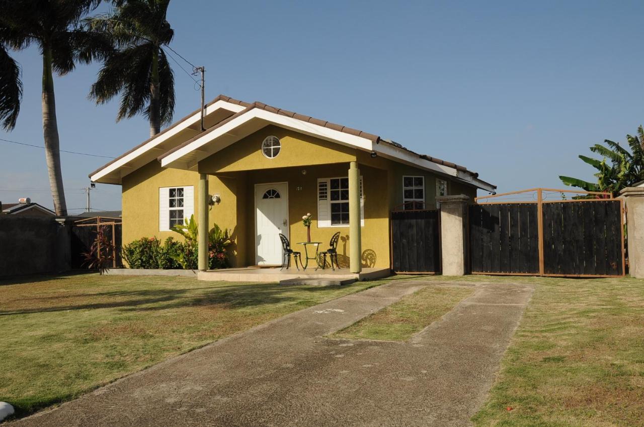 - Drax Hall Country Club 2-bed Luxury * Ocho Rios