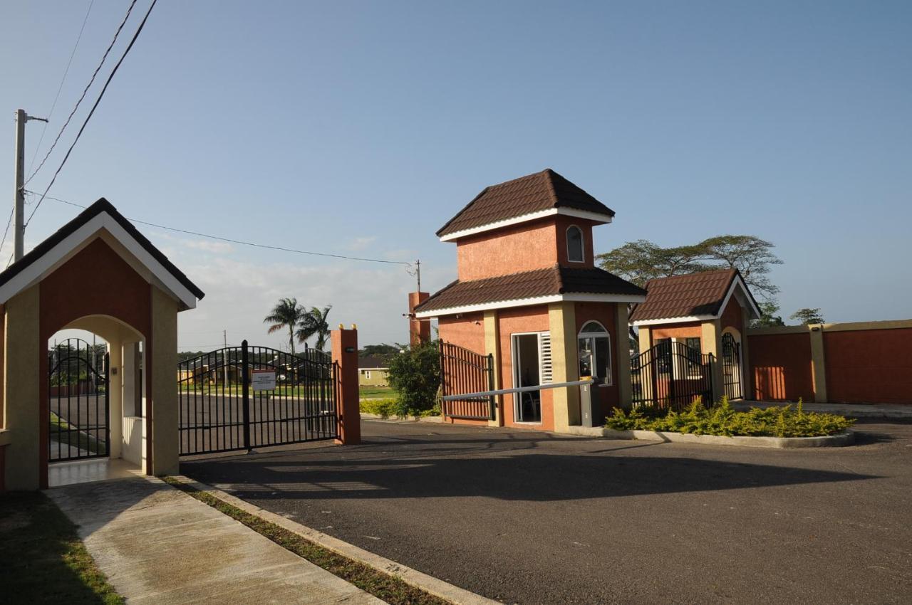 Casa de férias - Drax Hall Country Club 2-bed Luxury