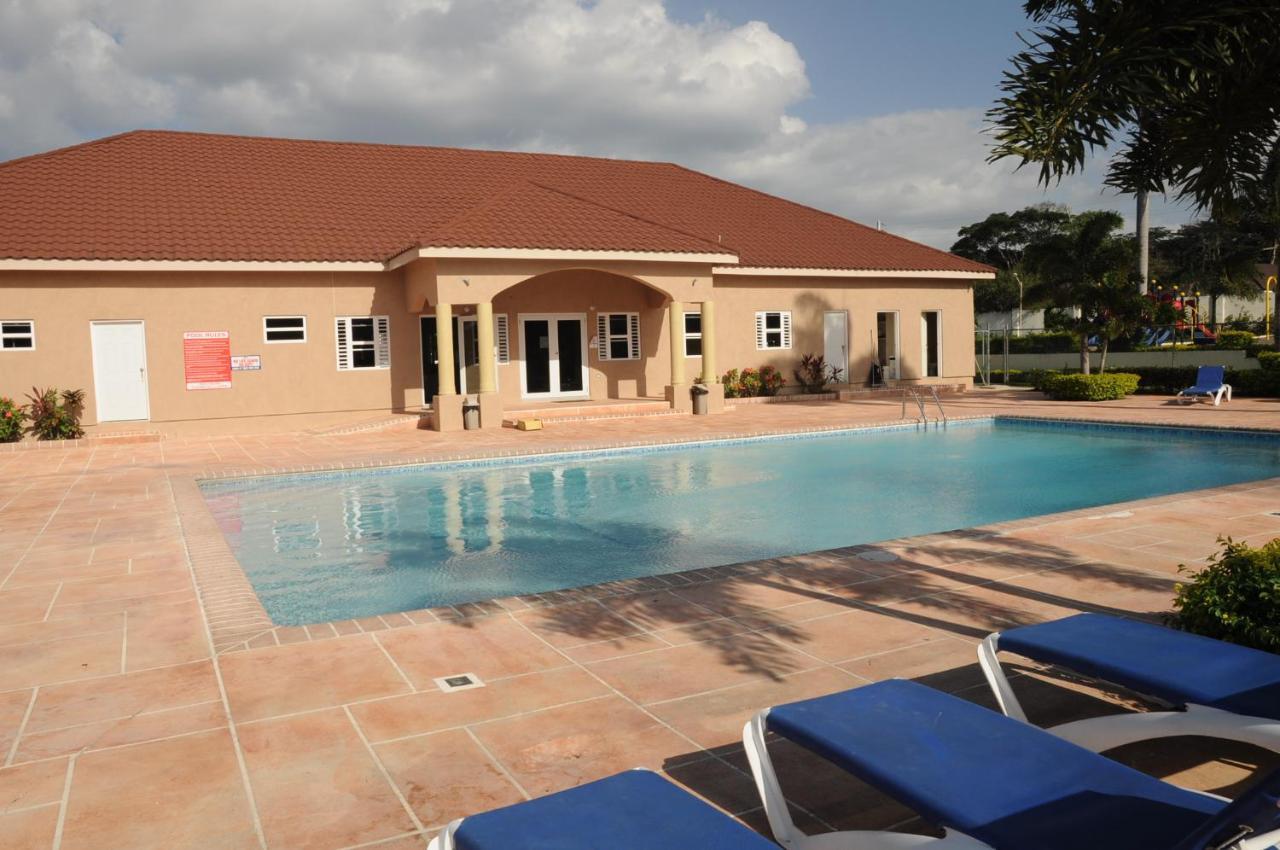 Casa de férias - Drax Hall Country Club 2-bed Luxury *
