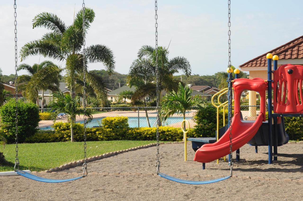 Casa de férias - Drax Hall Country Club 2-bed Luxury *