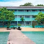 Crystal Ripple Beach Lodge