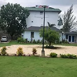 Airport Beach Hotel