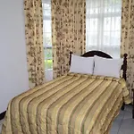Pink Rock Inn Bed And Breakfast