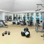 Round Hill Hotel And Villas