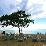 Mariners Beach Club