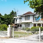 Villa Nakia & Nadia Wing