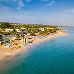 Jewel Runaway Bay Beach Resort & Waterpark