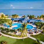 Jewel Runaway Bay Beach Resort & Waterpark